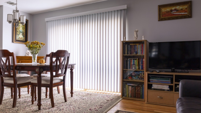 a room with windows blinds